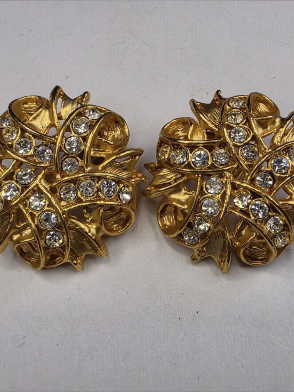Vintage 90s Gold Tone Rhinestone Clipback Earrings